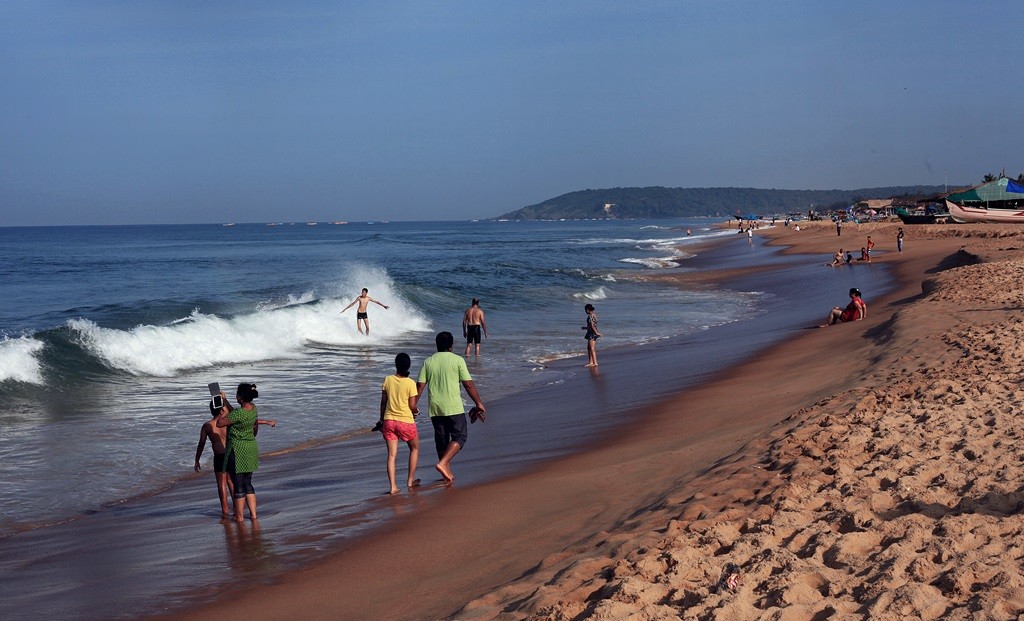 candolim beach of north goa