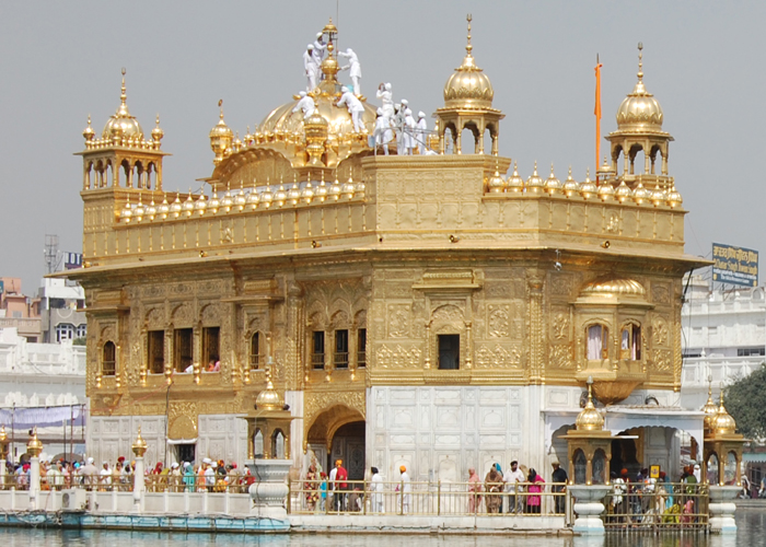 Golden_Temple_(Harmandir_Sahib)_in_Amritsar,_India