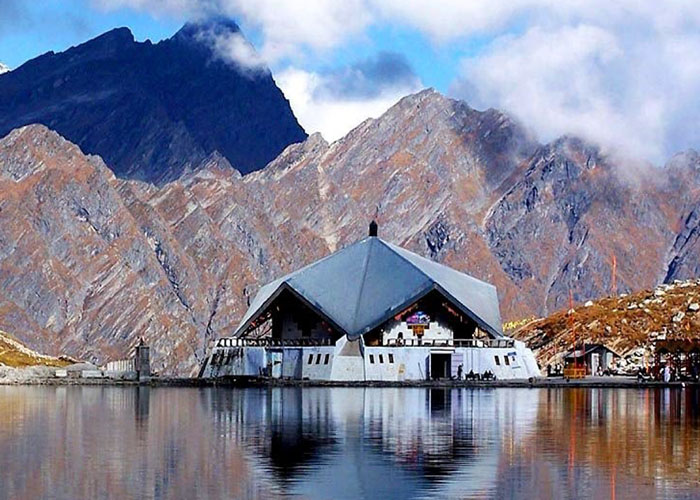 Hemkund-Gurudwara-Ghangharia-Uttarakhand