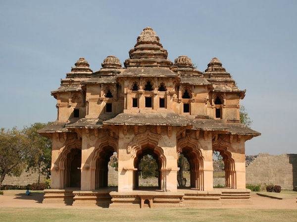 THE FORT OF VICTORY – VIJAYANAGARA’Tour